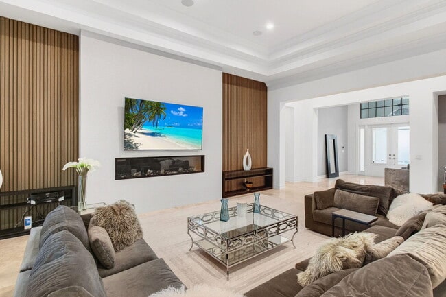 Building Photo - 17662 Cadena Dr