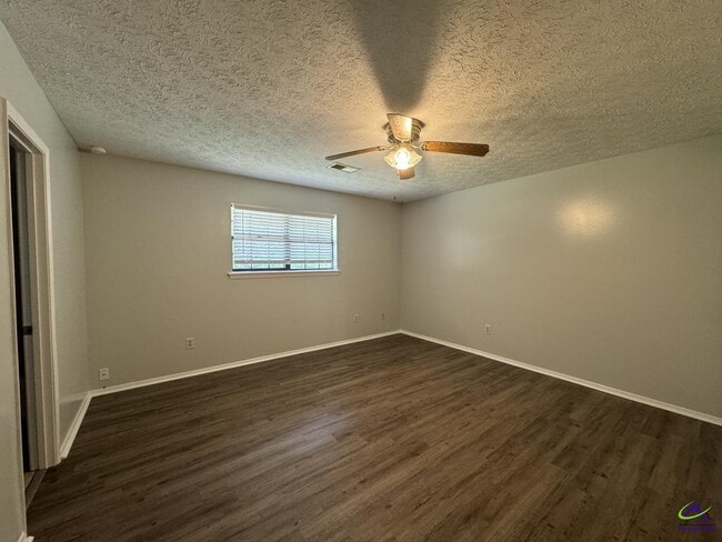Building Photo - 107 Turtle Creek Dr