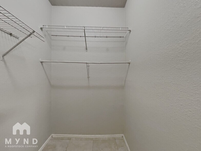 Building Photo - 5401 E Van Buren St