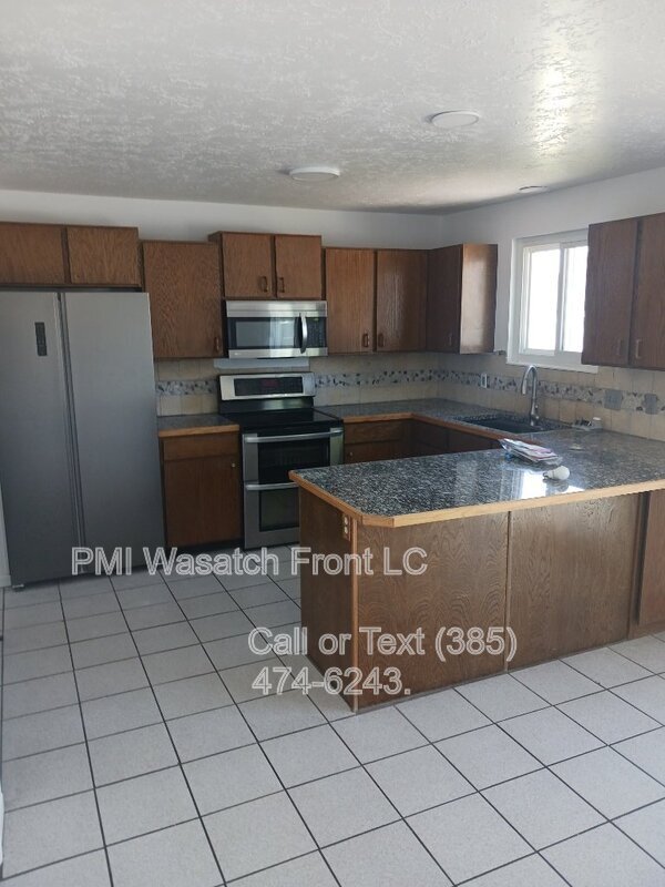 Building Photo - 3964 Kilt St