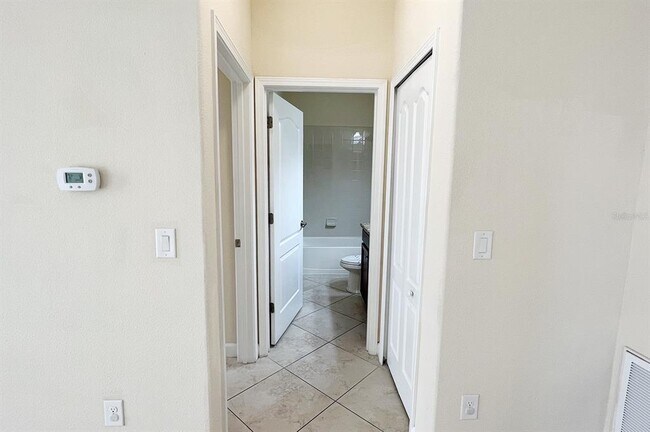 Building Photo - 1604 Thetford Cir