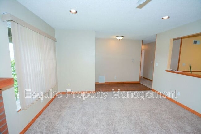 Building Photo - 730 Jay Ave