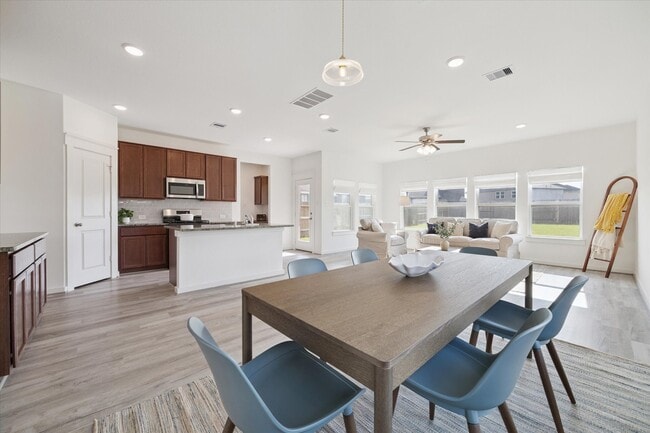 Building Photo - 7419 Casuna Ln