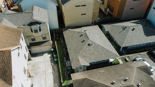 Building Photo - 4405 Marina St