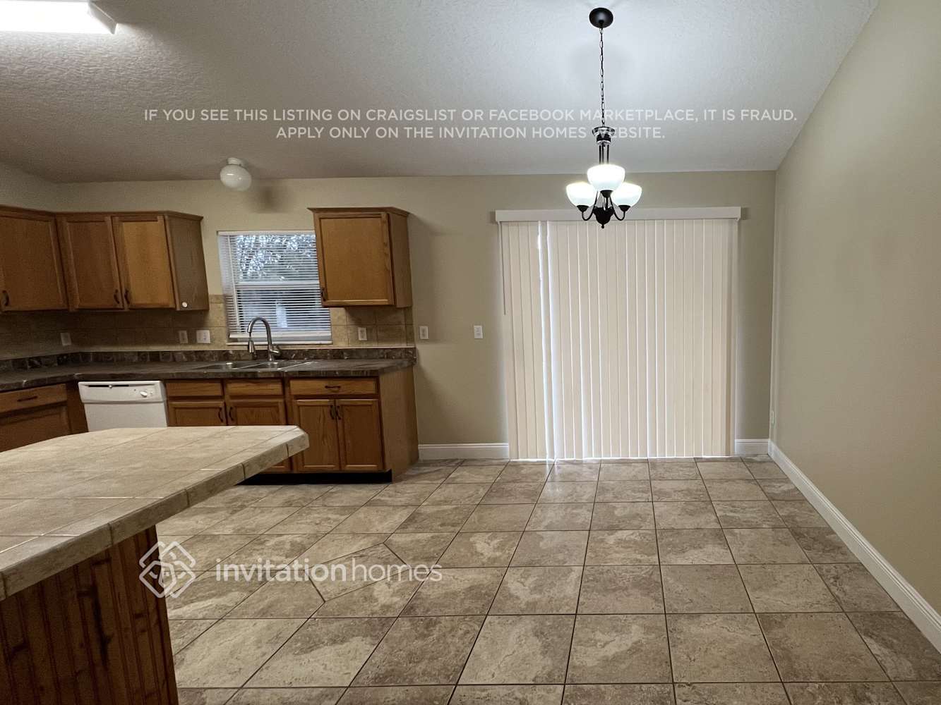 Building Photo - 423 Woodview Dr