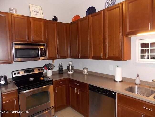 Building Photo - 7039 Deer Lodge Cir