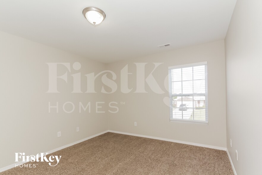 Building Photo - 10833 Dry Stone Dr