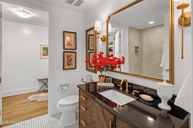 Building Photo - 2211 E Camelback Rd