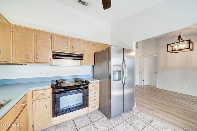 Building Photo - 307 Fan Palm Pl