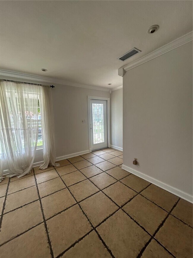Building Photo - 1320 SW 102nd Ct