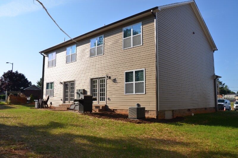 Building Photo - 1565 14th Ave NE