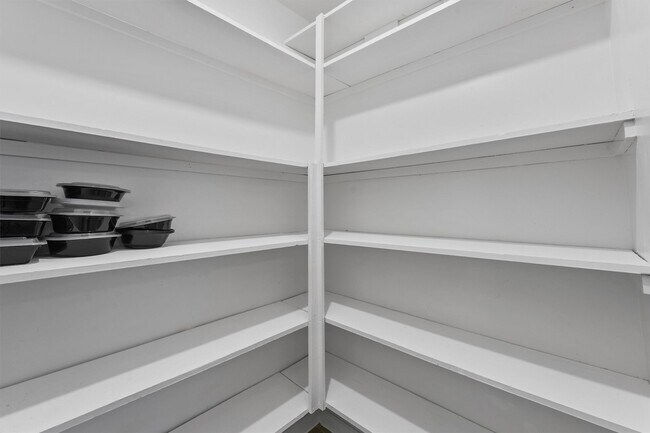 Building Photo - 417 W Hillary Cir