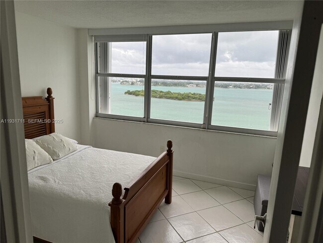 Building Photo - 11930 N Bayshore Dr