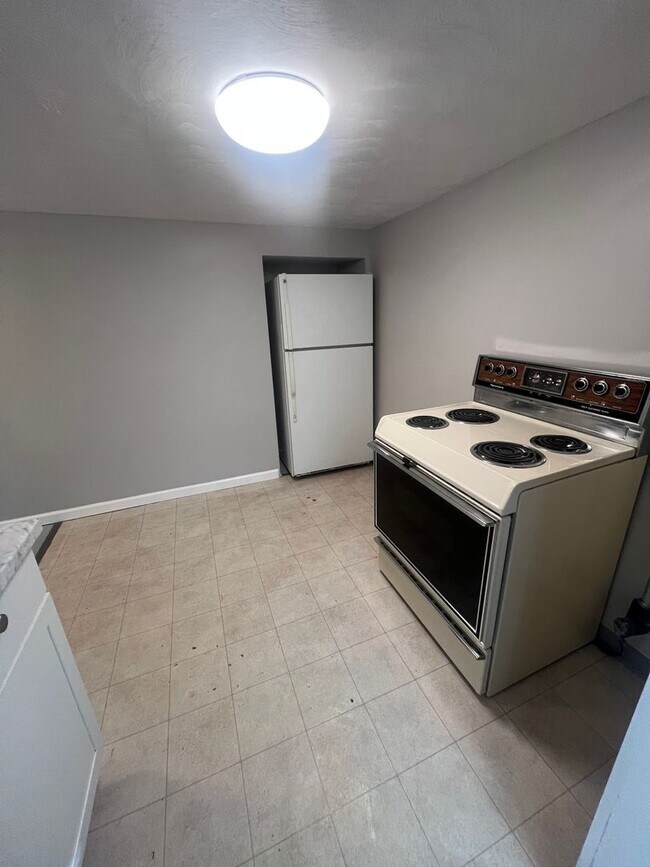 Building Photo - 1257 E Fremont St