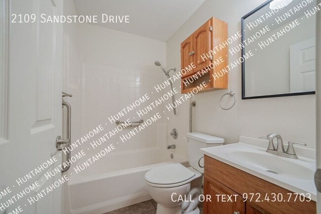 Building Photo - 2109 Sandstone Dr