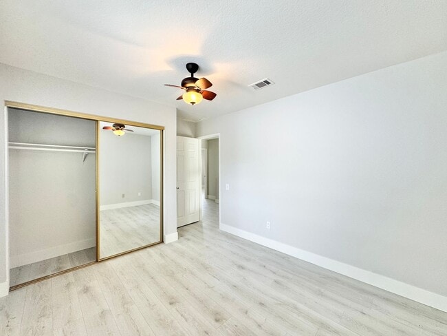 Building Photo - Beautiful 4Bd/2.5Ba Available In Laguna Hi...
