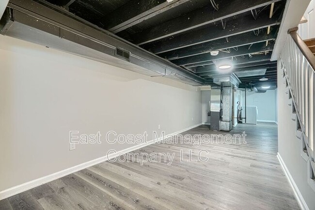 Building Photo - 2408 Llewelyn Ave