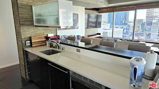 Building Photo - 1155 S Grand Ave