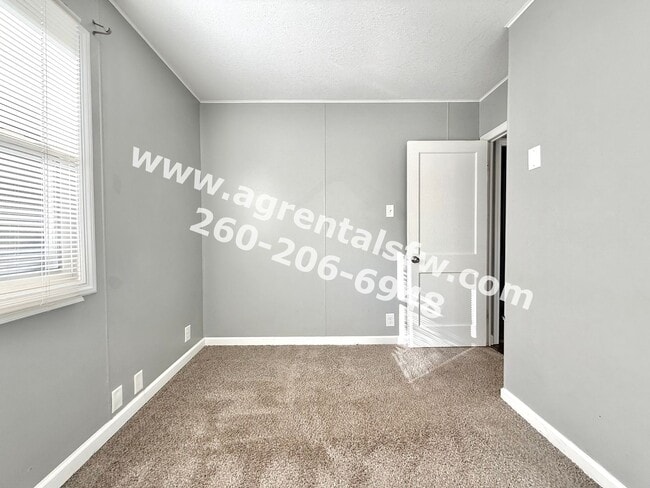 Building Photo - 3 bedroom house