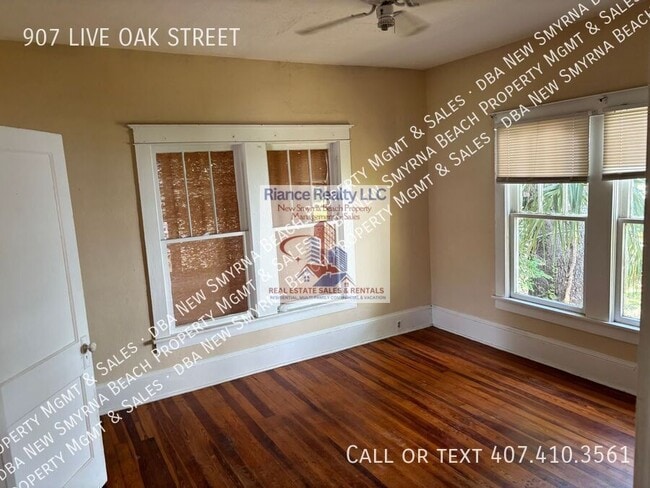 Building Photo - 907 Live Oak St