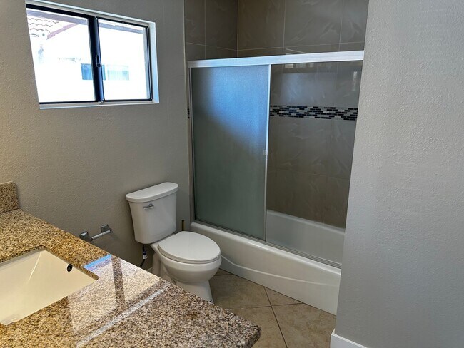 Building Photo - Freshly Updated 3bd/2ba home for rent!