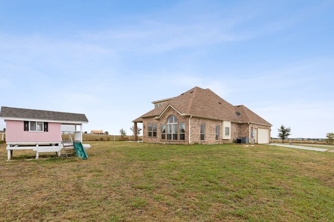 Building Photo - Beautiful Country Home with Horse Barn on ...