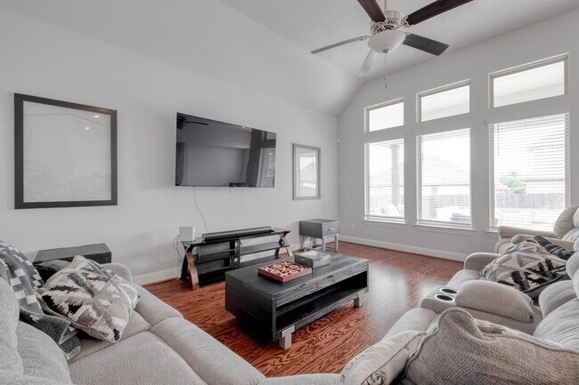 Building Photo - 18012 Leccion Dr