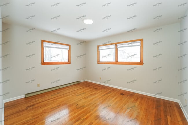 Building Photo - 287 Selden Ave