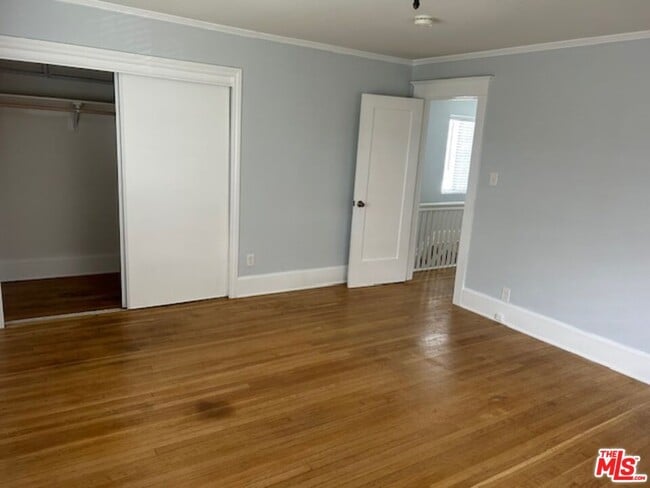 Building Photo - 860 Serrano Pl