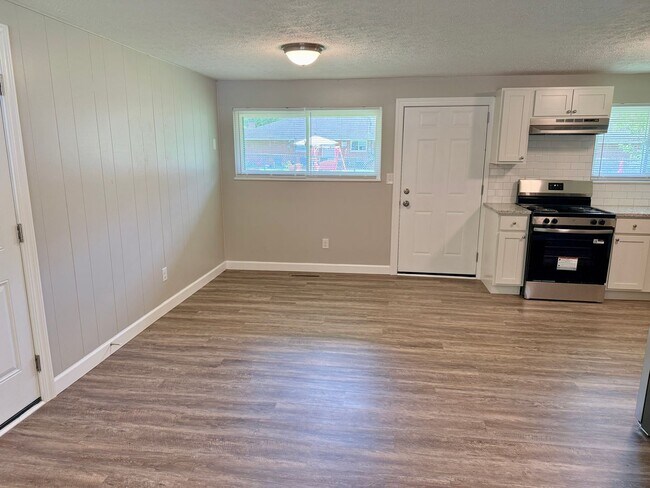 Building Photo - 4409 Primrose Ln