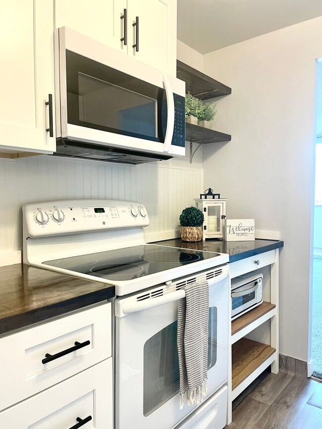 Building Photo - 521 E 5th Ave