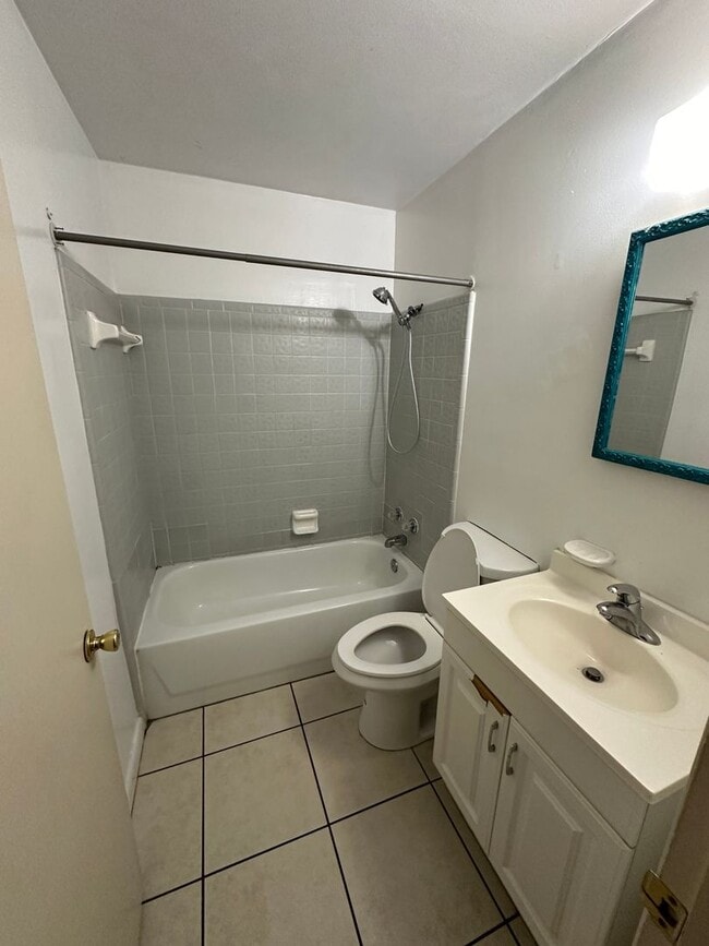Building Photo - 4/2 house on Karen Lane - Available Now!
