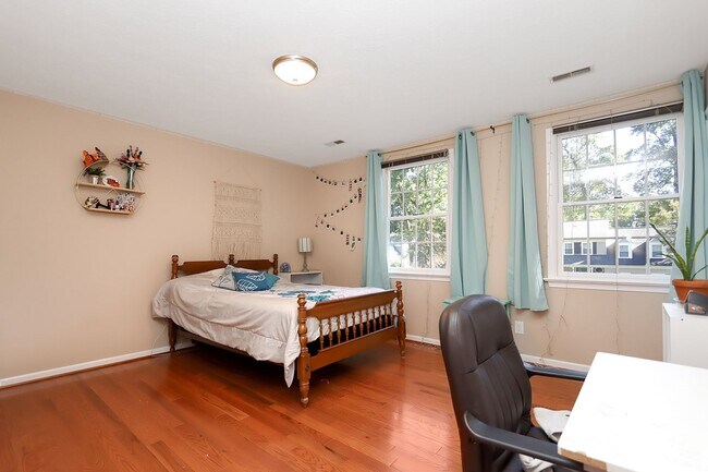 Building Photo - 103 Jonquil Ct