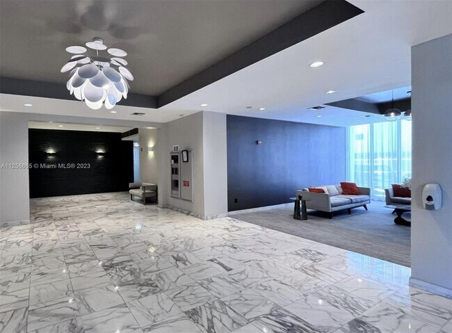 Building Photo - 9225 Collins Ave