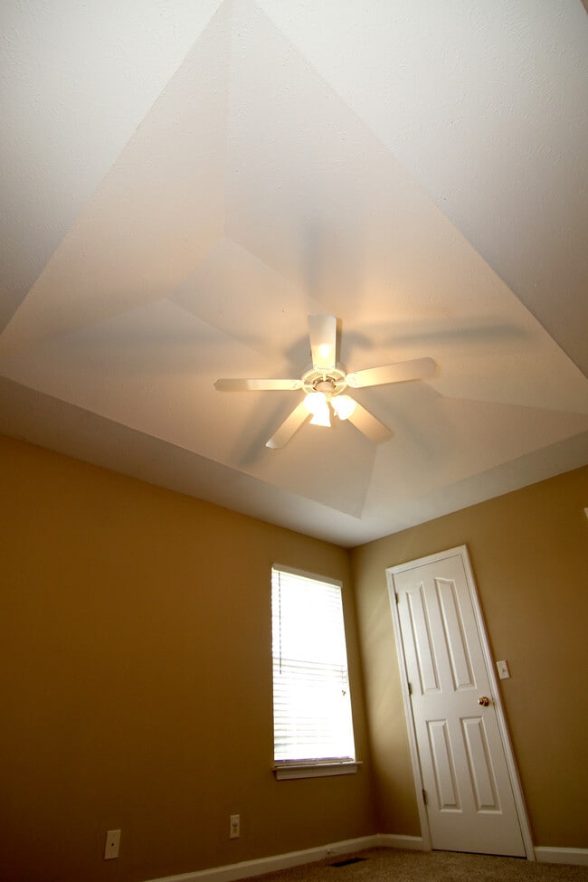 Building Photo - 323 Shoshone Pl