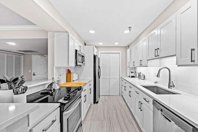 Building Photo - 899 Jeffery St