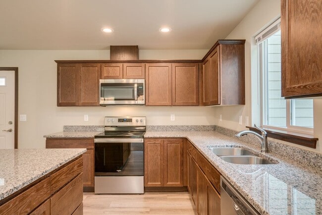 Building Photo - Fantastic 3-Bed, 2.5 Bath with 2-car garage!