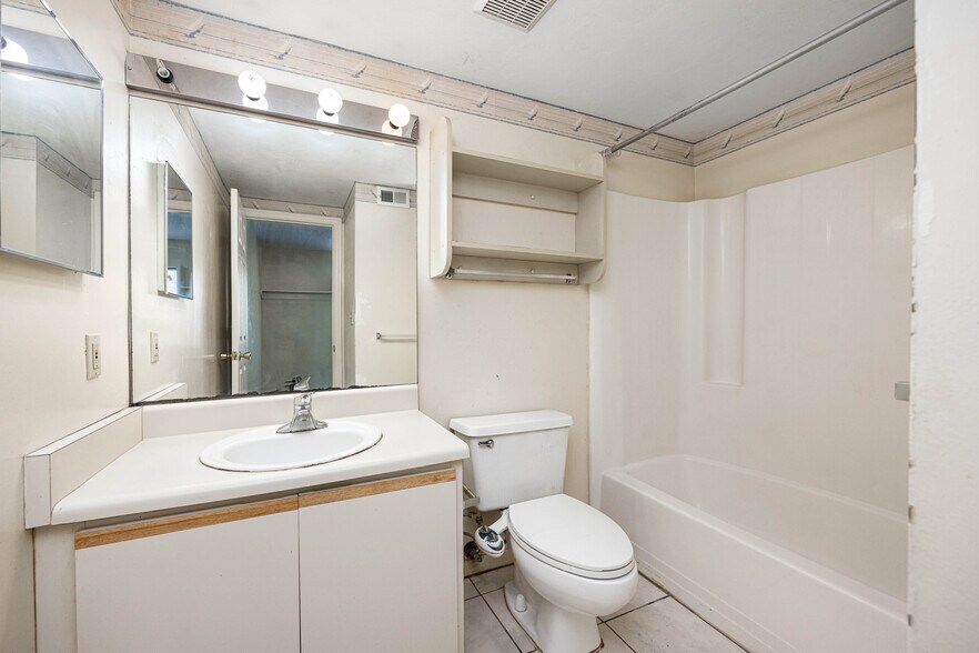 Bathroom - 127 SE 16th Ave