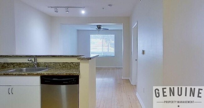 Building Photo - Coming Soon! 1 Bedroom Condo in Anaheim