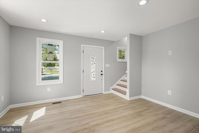 Building Photo - 2917 E Lee Ave