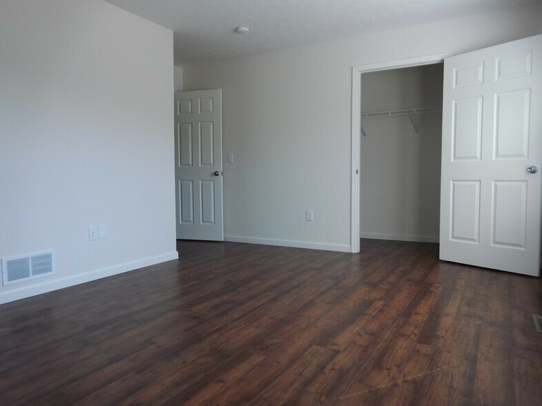 Building Photo - 1712 Athens Dr
