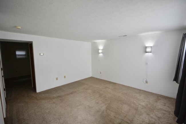 Building Photo - 2590 Townhouse Dr SE