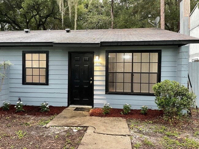 Building Photo - 2210 SW 70th Terrace