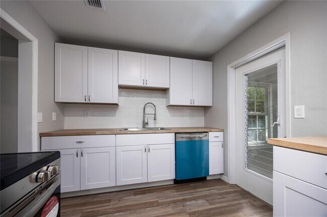 Building Photo - 640 NW 36th Ter