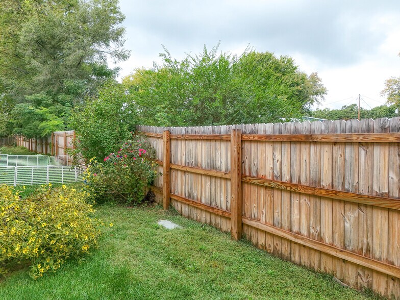 Building Photo - 328 Marquette Ct