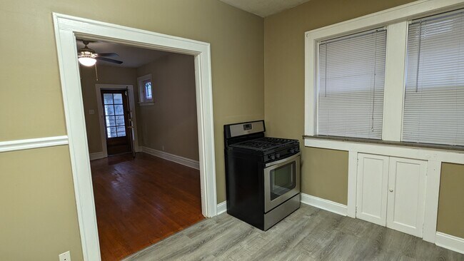 Building Photo - 5042 Mardel Ave