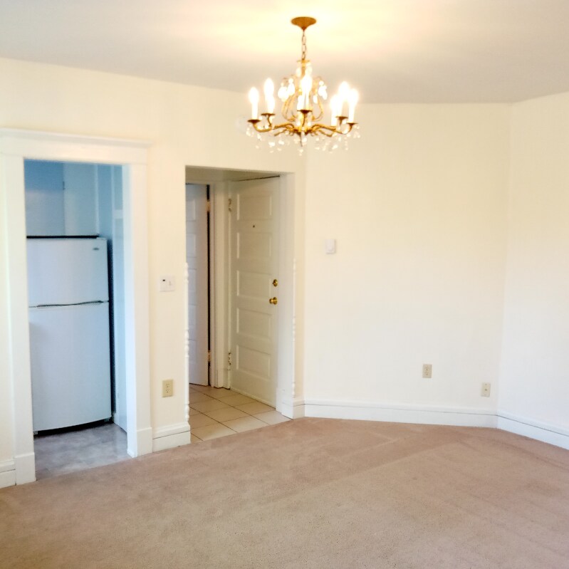 Building Photo - W. W 9th Ave