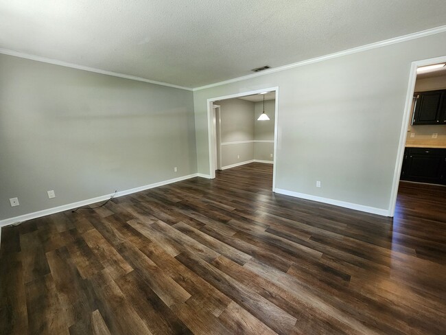 Building Photo - *Available Now* Remodeled 3 Bedroom 2 Full bath home in great area in the Hesse K8 School District!!