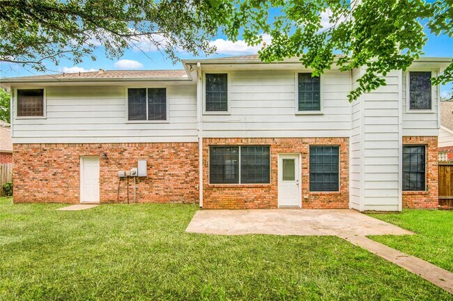 Building Photo - 1810 Oakleaf Cir