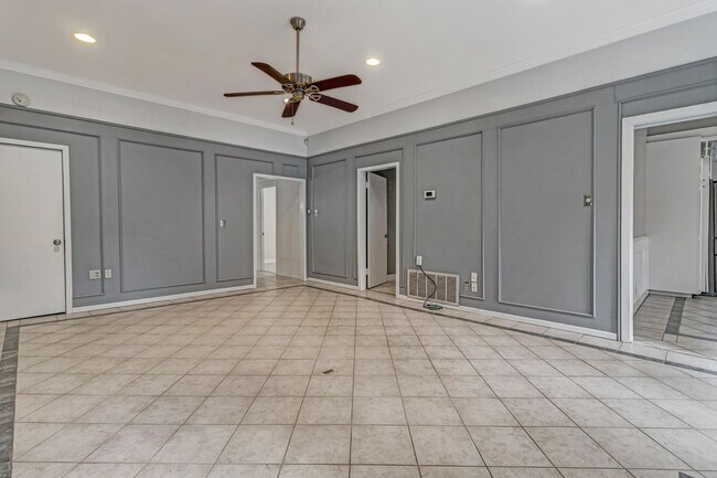 Building Photo - 112 Cloverleaf Ave